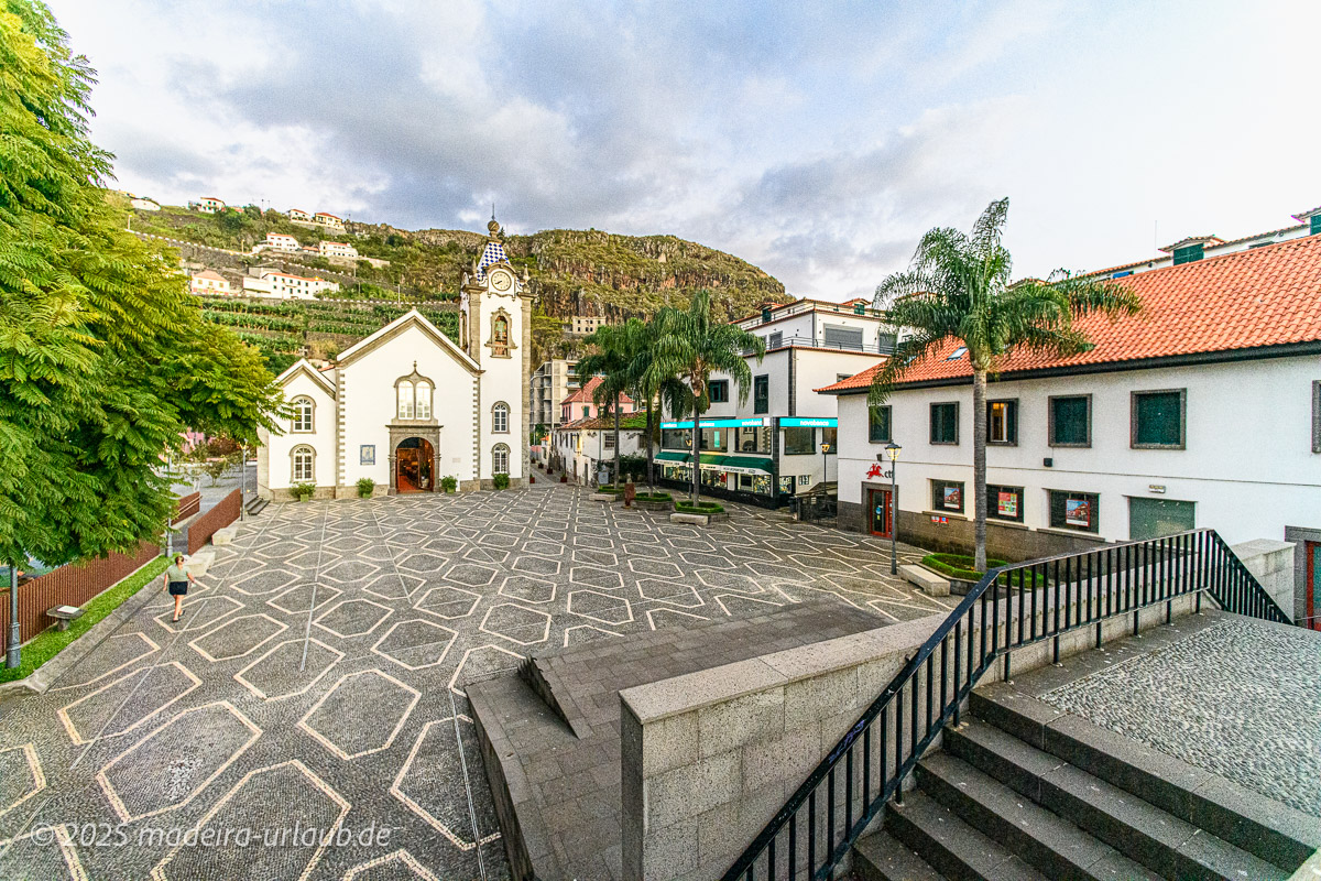 Kirchplatz in Ribeira Brava