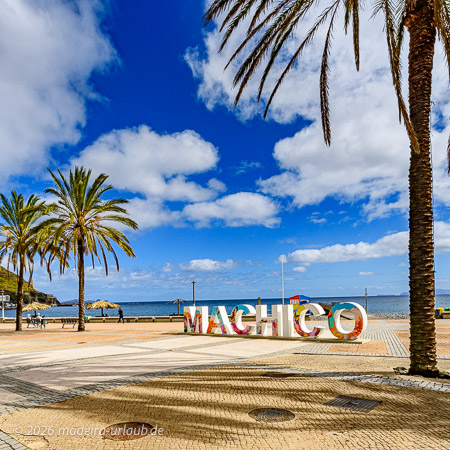 Schriftzug Machico an der Uferpromenade