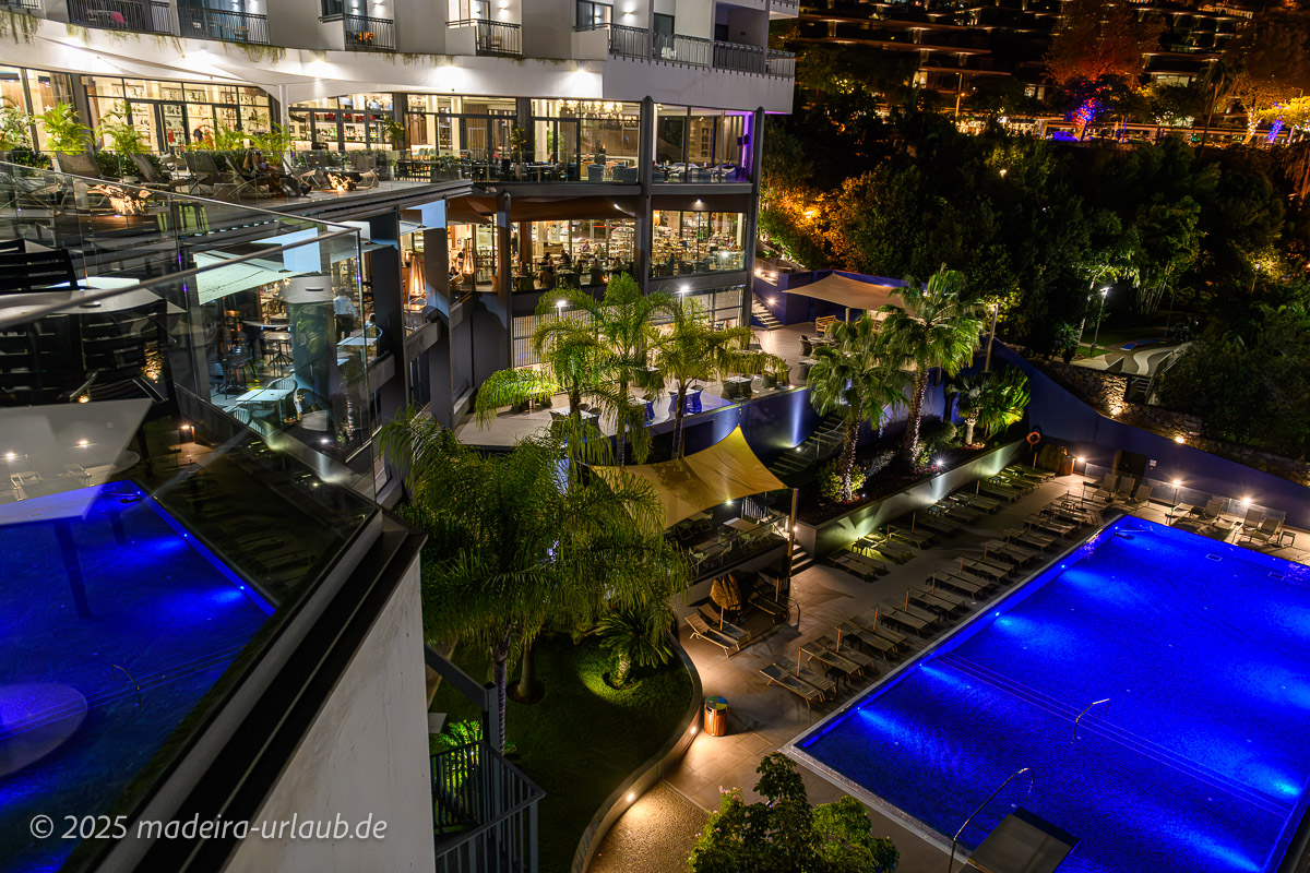 Bar Pool Restaurant
