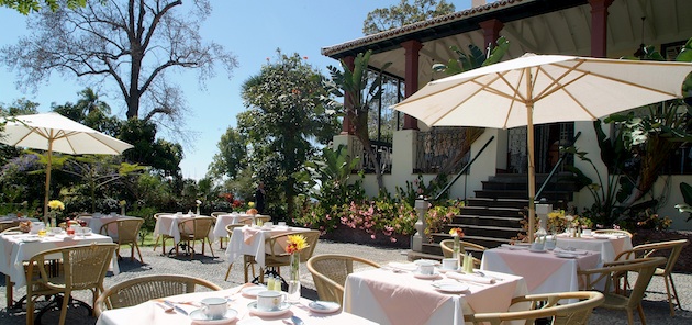 Frühstück auf der Sonnenterrasse der Quinta Jardins do Lago